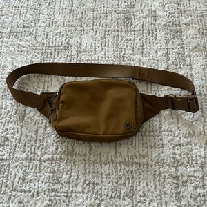 Lululemon Everywhere Belt Bag in Burnt Caramel